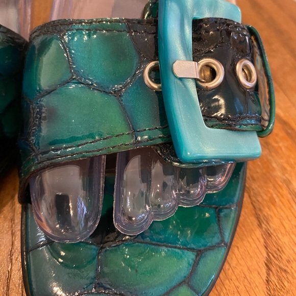 Donald J. Pliner Kazia Snakeskin Kitten Heel Buckle Sandal,TURQUOISE/BLK,S8 1/2N - Picture 12 of 13